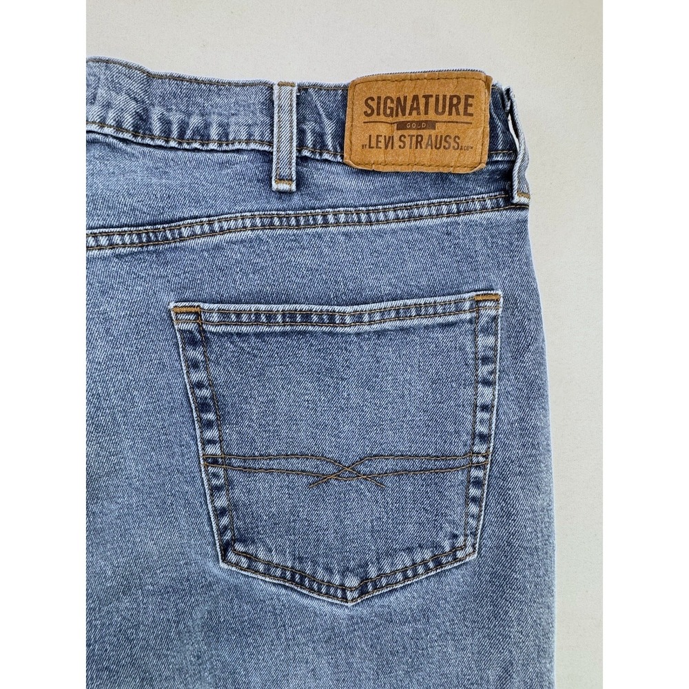 Signature by Levi Strauss Gold Label Mens Medium Wash Straight Leg Jeans